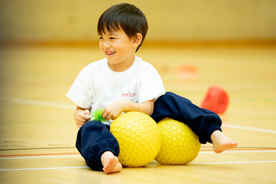 Click to show details - Applying For a Place Reception To Year 6 > Button