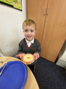 Lower Prep pupils make pizzas