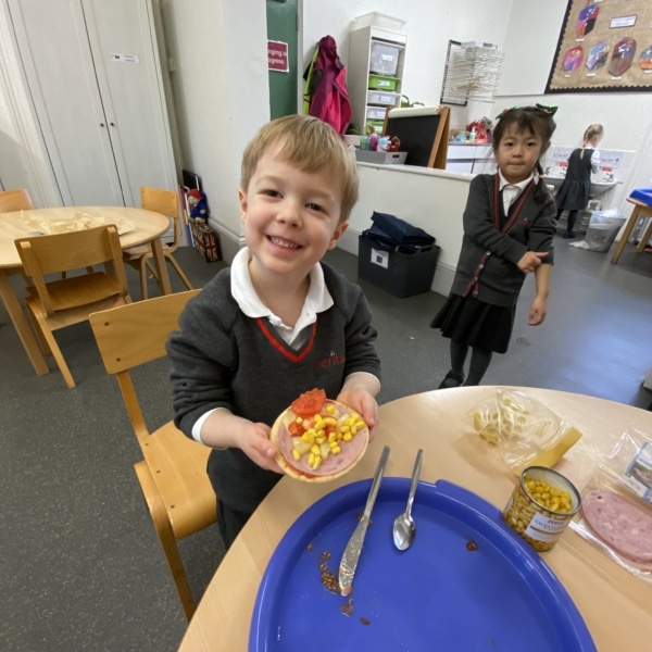 Lower Prep pupils make pizzas