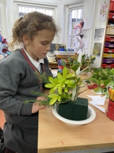 Our Year 2 pupils enjoyed a festive enrichment session creating beautiful Christmas table decorations.