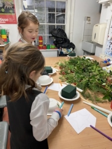Our Year 2 pupils enjoyed a festive enrichment session creating beautiful Christmas table decorations.
