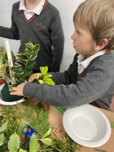 Our Year 2 pupils enjoyed a festive enrichment session creating beautiful Christmas table decorations.