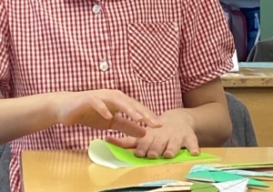 Heritage Year 5 pupils make paper wreaths