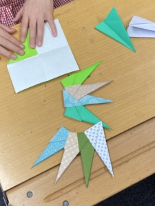 Heritage Year 5 pupils make paper wreaths